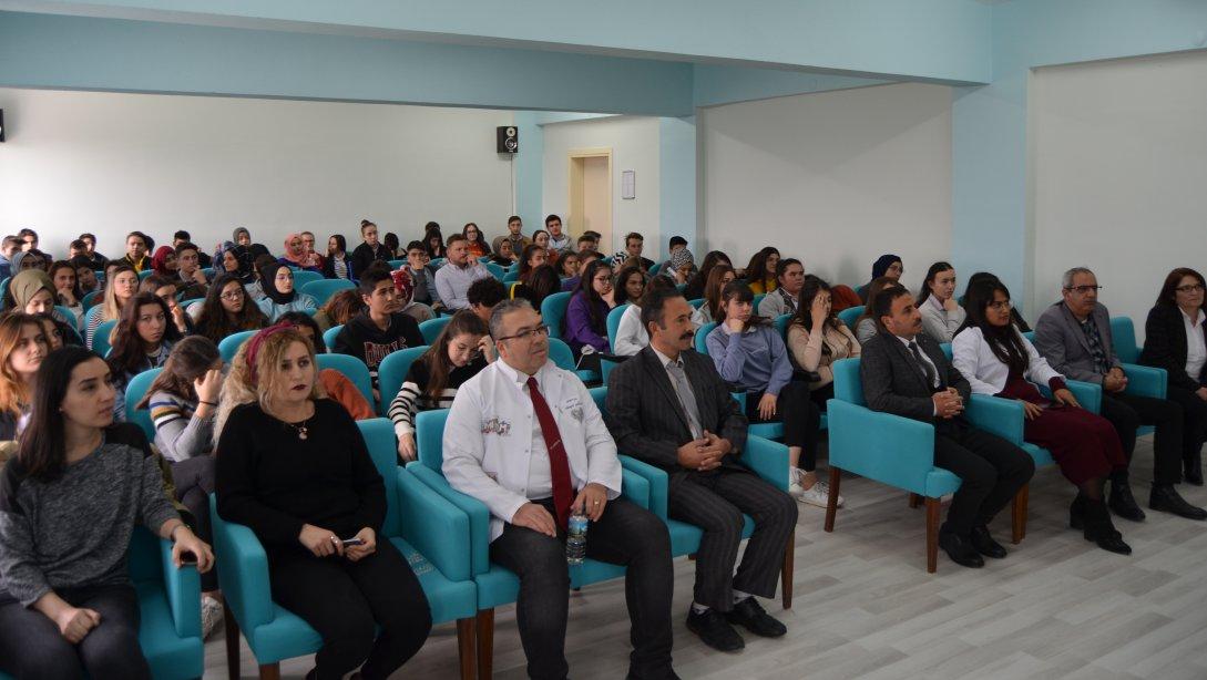 Osmangazi  Üniversitesi Öğretim Üyeleri Tarafından Öğrencilere Konferans Verildi