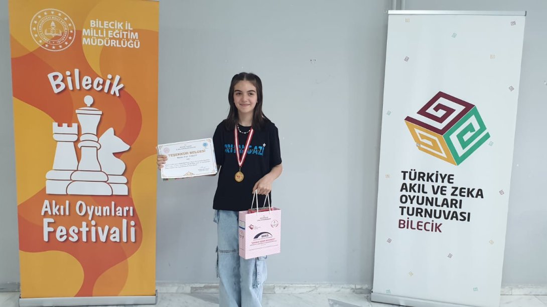 Tebrikler! Bilecik Akıl ve Zeka Oyunları Ortaokullar arası turnuvada Mangala dalında öğrencimiz Sevgi SAYGIN İL BİRİNCİSİ.